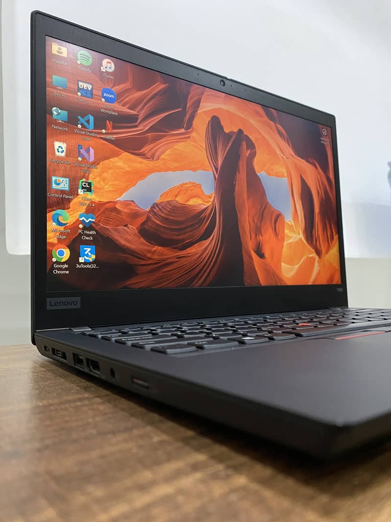 Lenovo Thinkpad T490 (Touchscreen) 7