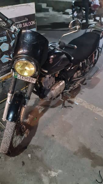 suzuki  gs 150  Black colour 2