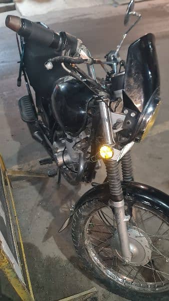 suzuki  gs 150  Black colour 4