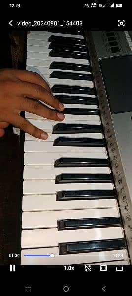 Yamaha E 413 professional keyboard 3