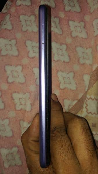 Mobile phone for sell Tecno/Spark-8C 4+2Ram 128. Rom 4