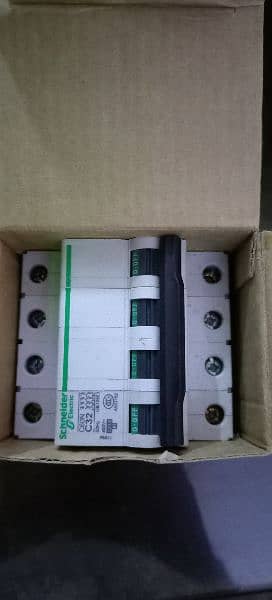 Schneider Electric breaker 32A(4-Pole) 1