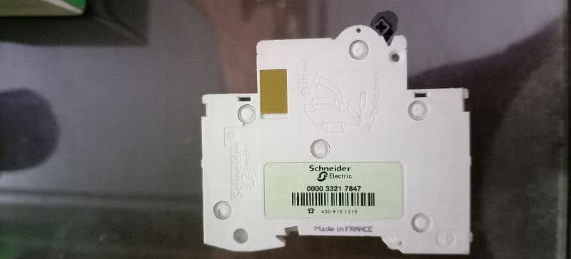 Schneider Electric breaker 32A(4-Pole) 2