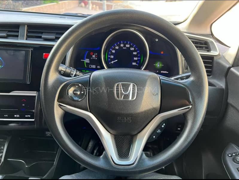 Honda Fit 2017 S Hybrid 2