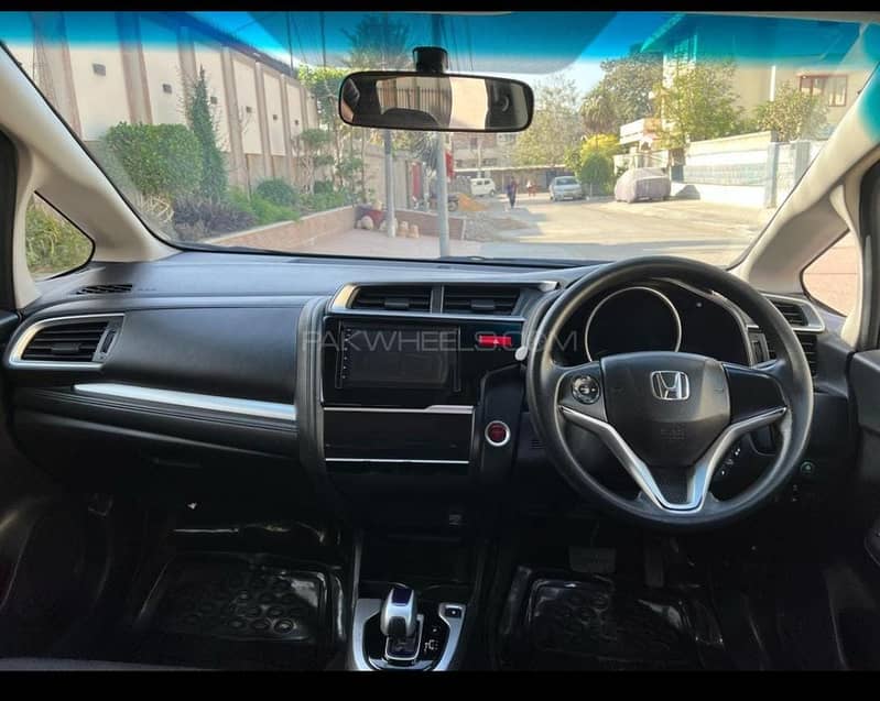 Honda Fit 2017 S Hybrid 8