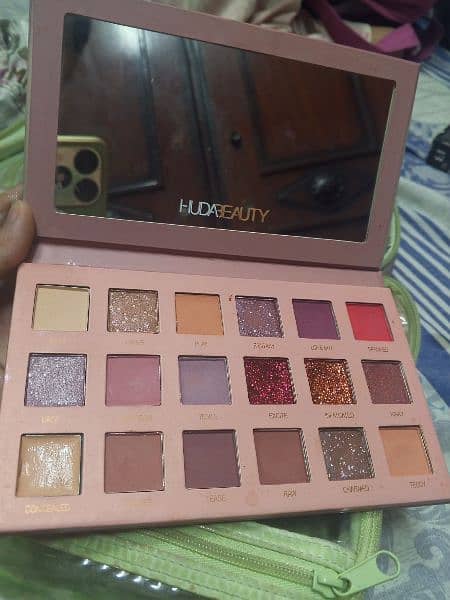 original Huda beauty palate. 0