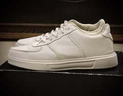 Seventy Five ( white sneakers )