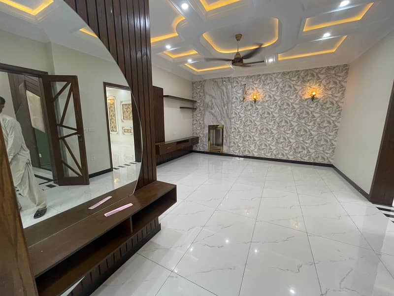 10 Marla House For Rent Bahria Town 11