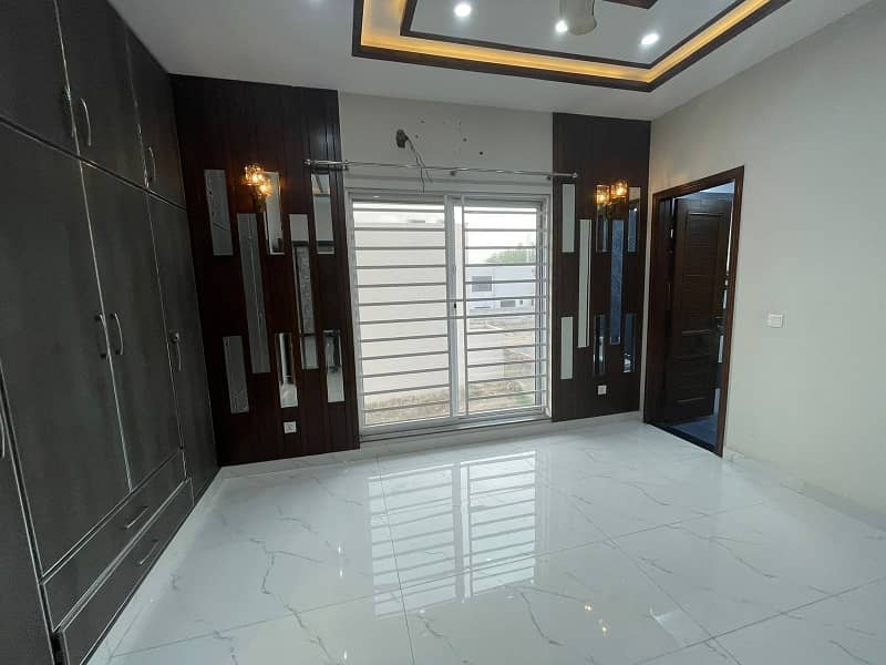 10 Marla House For Rent Bahria Town 14