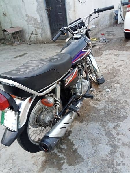 Honda 125 Black colour 2