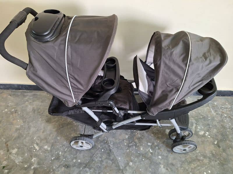 GRACO - Duo Glider Double Stroller - Almost Brand New 6