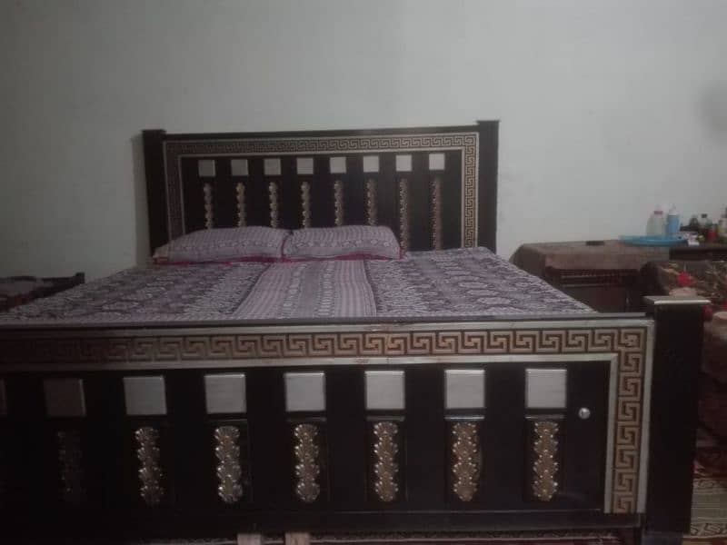 only one mnth used double chonki bed 2