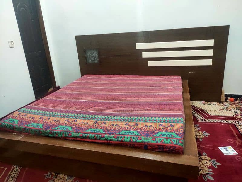 Urgent Sale 4 piece bed,Almari,Dressing,Dividarder with out matteres 5