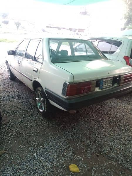 Nissan Sunny 1988 3