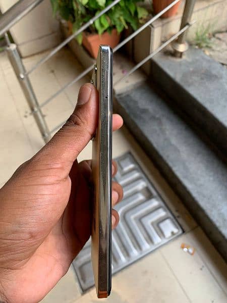 infinix hot 40.8+8/256 gb han 2