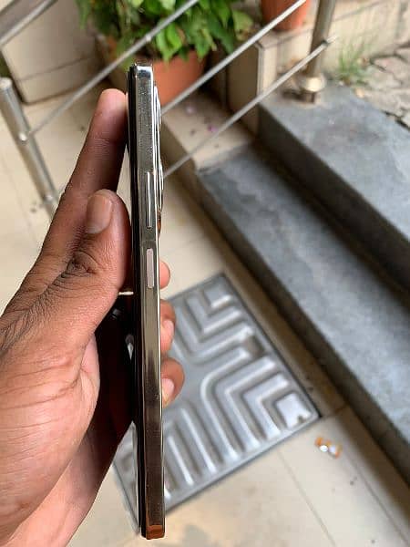 infinix hot 40.8+8/256 gb han 4