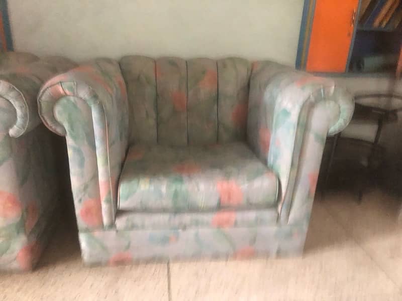 2 pieces of sofa seaters/ sofa seats 1