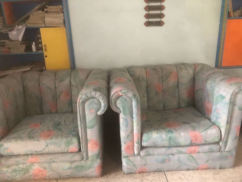 2 pieces of sofa seaters/ sofa seats 2