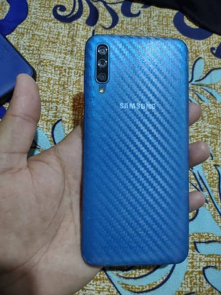 Galaxy A50 6gb 128gb with box and charger 1