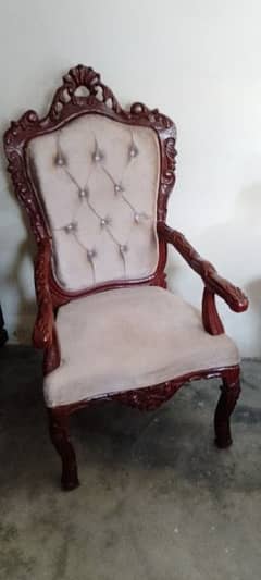 coffe chairs with side table in good condition