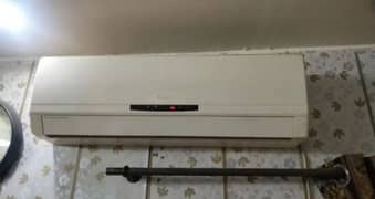 1 Ton Non Inverter Gree AC for sale in low price