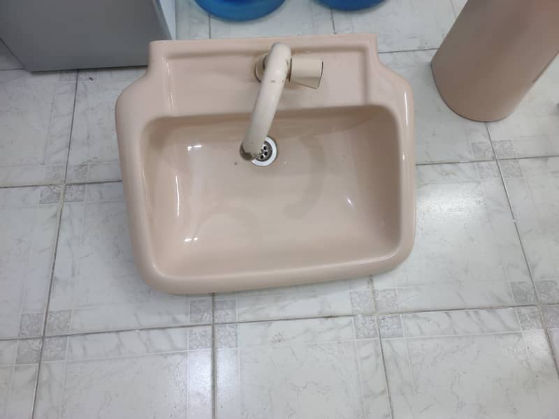 Basin in good condition 1