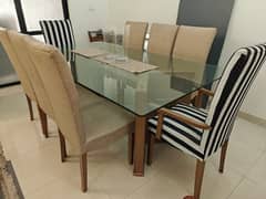 8 seater dining table condition 9/10