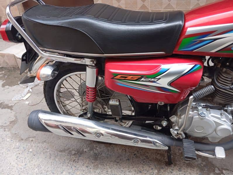 Honda 125 new condition. urgent sale 4