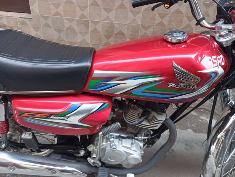 Honda 125 new condition. urgent sale 5