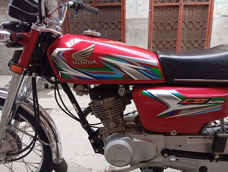 Honda 125 new condition. urgent sale 12