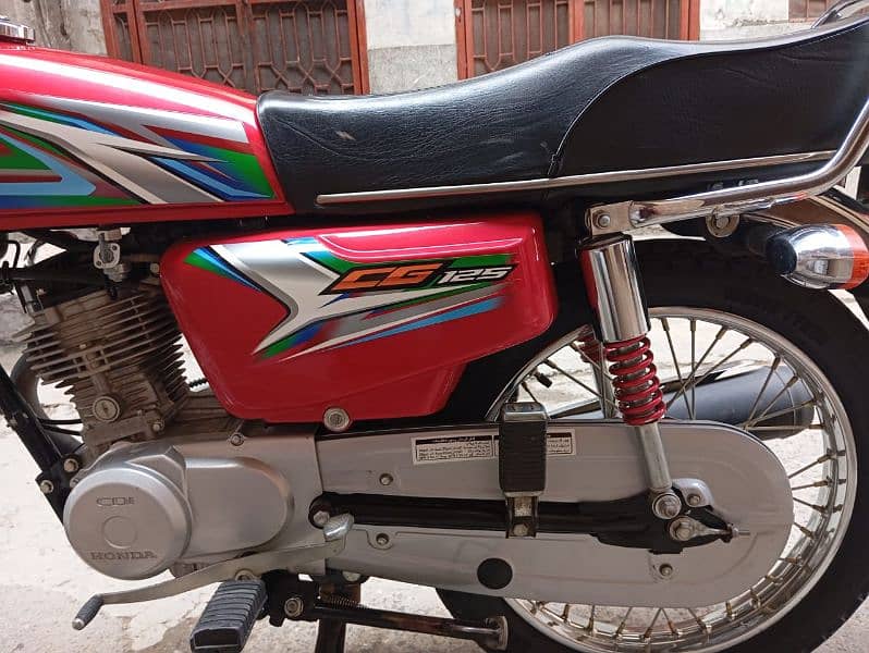 Honda 125 new condition. urgent sale 13