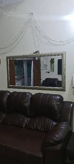 mirror's available.