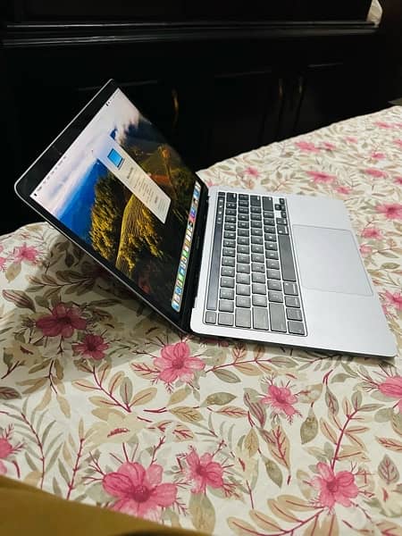 Macbook Pro 2020 M1 A++ Condition 1