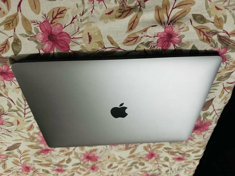 Macbook Pro 2020 M1 A++ Condition 5