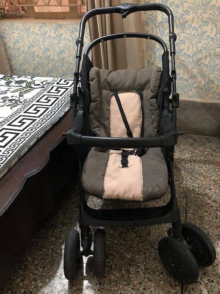 bertini brand imported baby cot in neet and clean 7/10condition 1