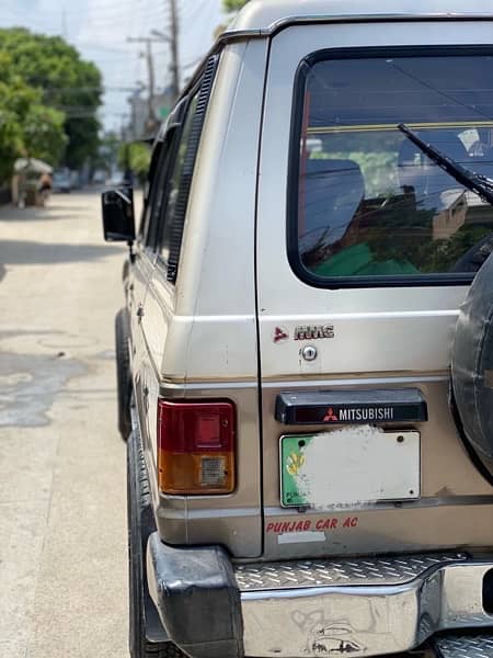 Mitsubishi Pajero 1989 2