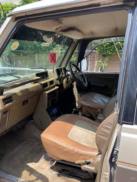 Mitsubishi Pajero 1989 9