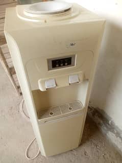 Dispenser in good condition 0