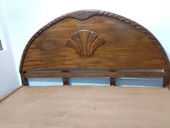 Queen size bed in Excellent condition, Best wood.