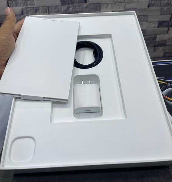 iPad Pro M4 256GB 13 inches in 12 Months Warrenty 4