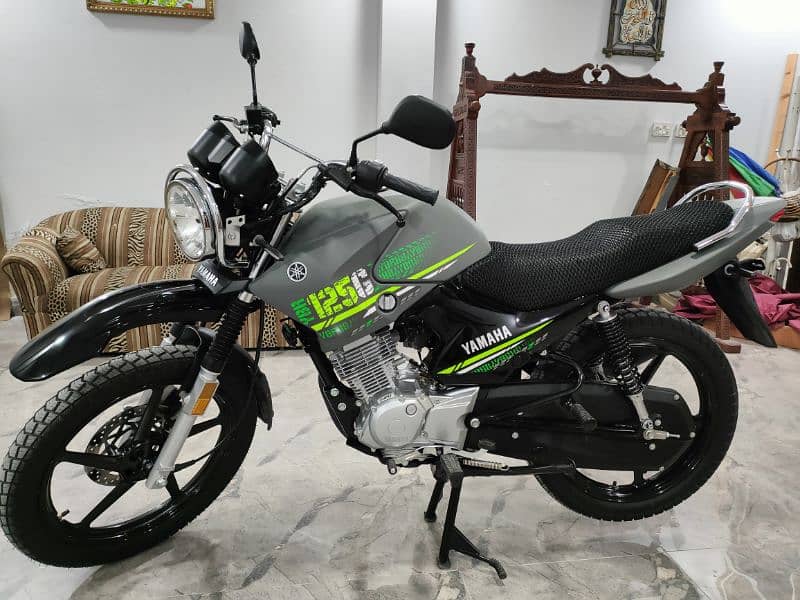 YAMAHA 125 G 2023 BRAND NEW ONLY 1900km USED 1