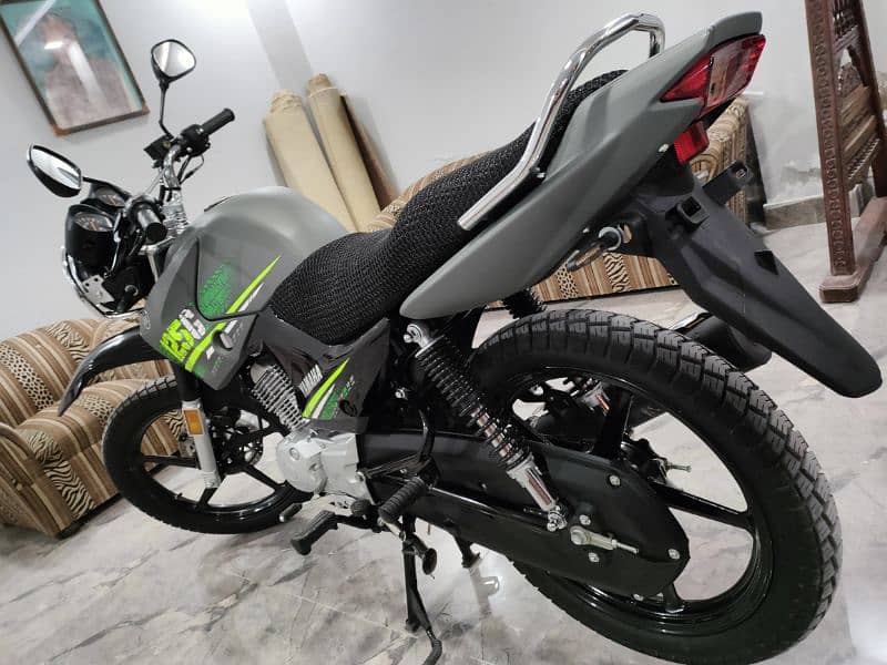 YAMAHA 125 G 2023 BRAND NEW ONLY 1900km USED 3