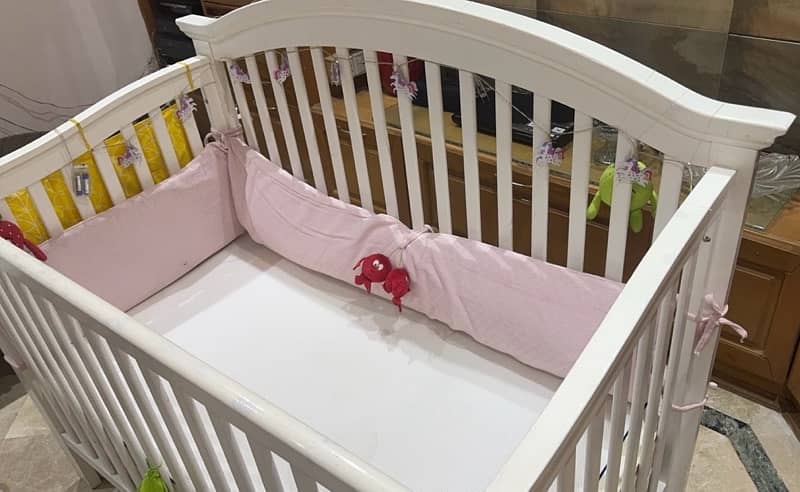 Victorian Design Junior Baby Crib 2