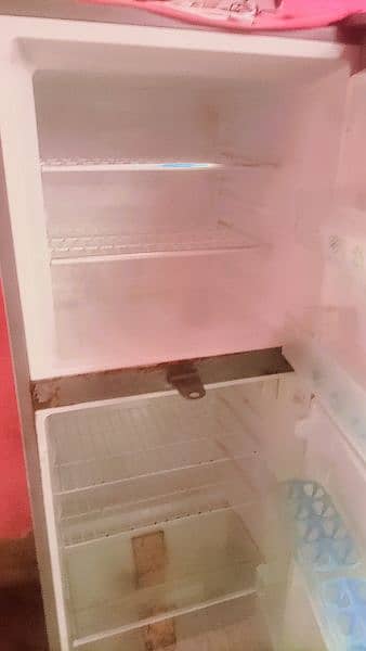 Haier Fridge  Maduim size 8