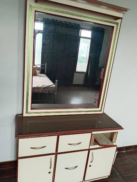 Dressing table for bedroom in Karachi 2