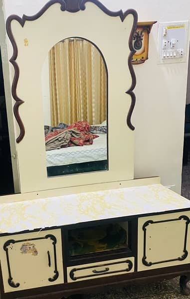 dressing table with mirror 3