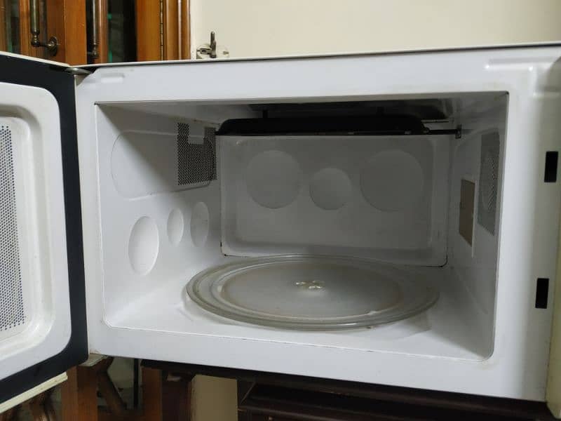 Dawlance  microwave oven 1