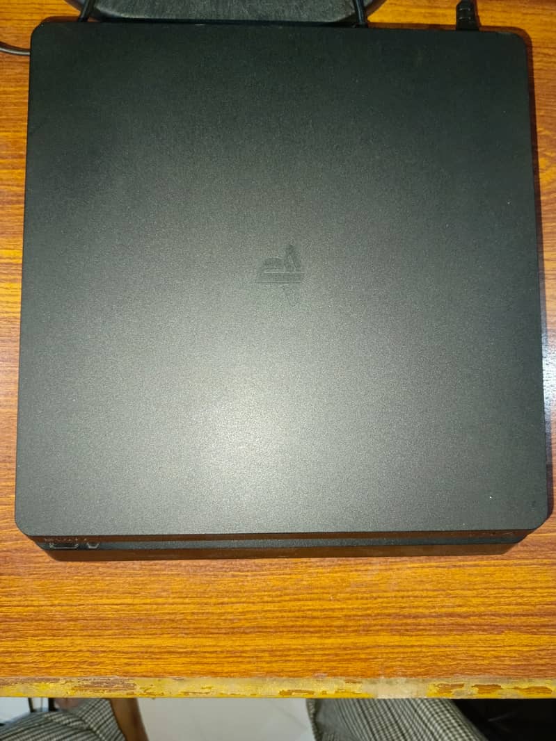 PlayStation 4 slim 1 tb 0