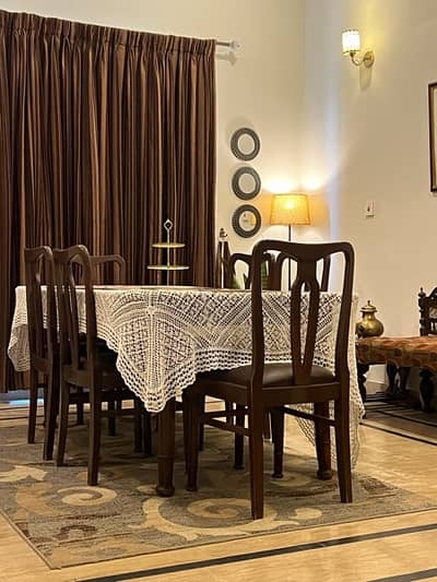 Dining table for sale