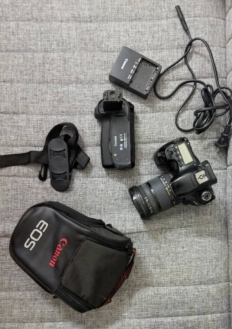 Canon 60D and Sigma DC 17-70mm f/2.8 with Box and Accessories 6